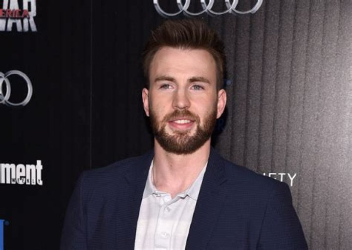 Chris Evans diffuse une photo de lui nu et créé le buzz sur les réseaux sociaux