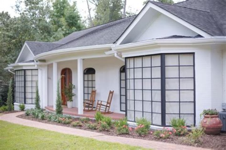 The Combe House
– Laurel Mercantile